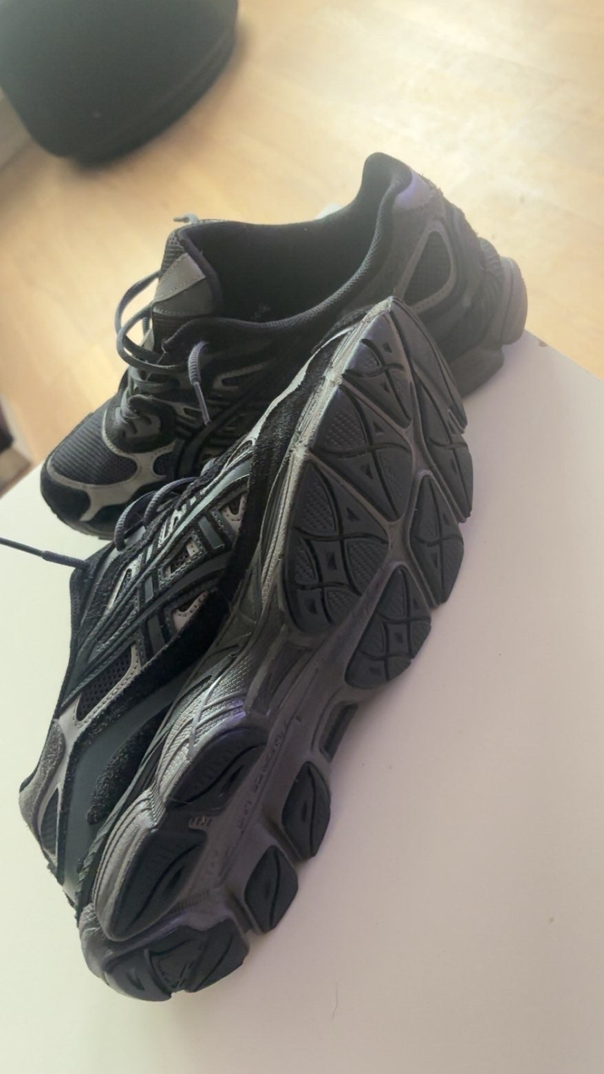 Asics skor
